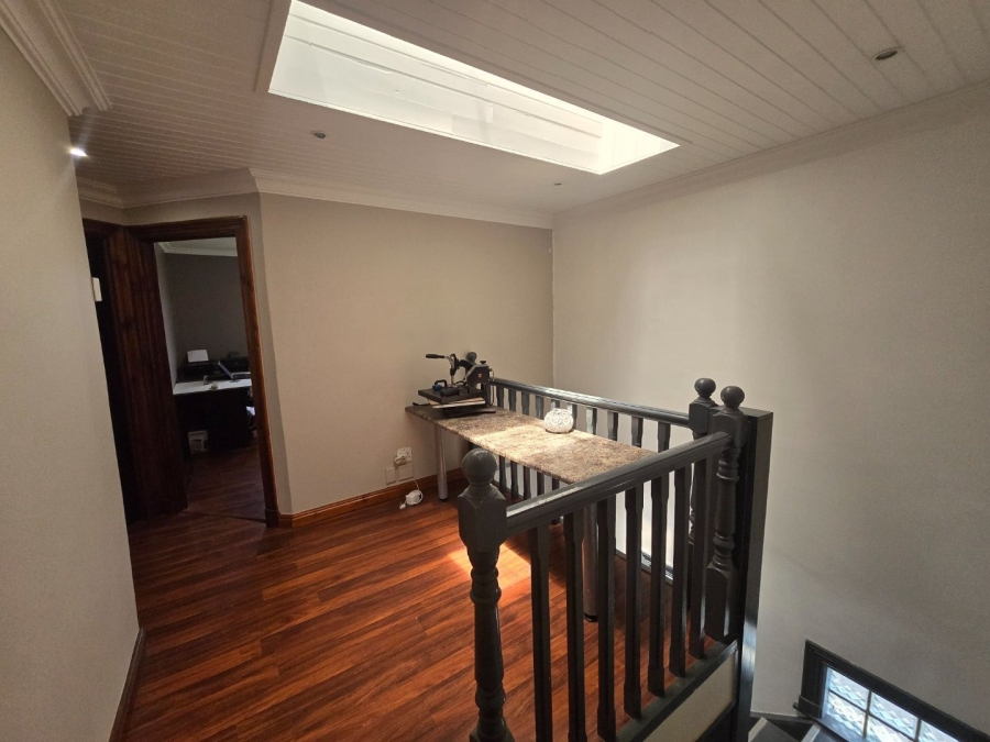 5 Bedroom Property for Sale in Portlands Western Cape